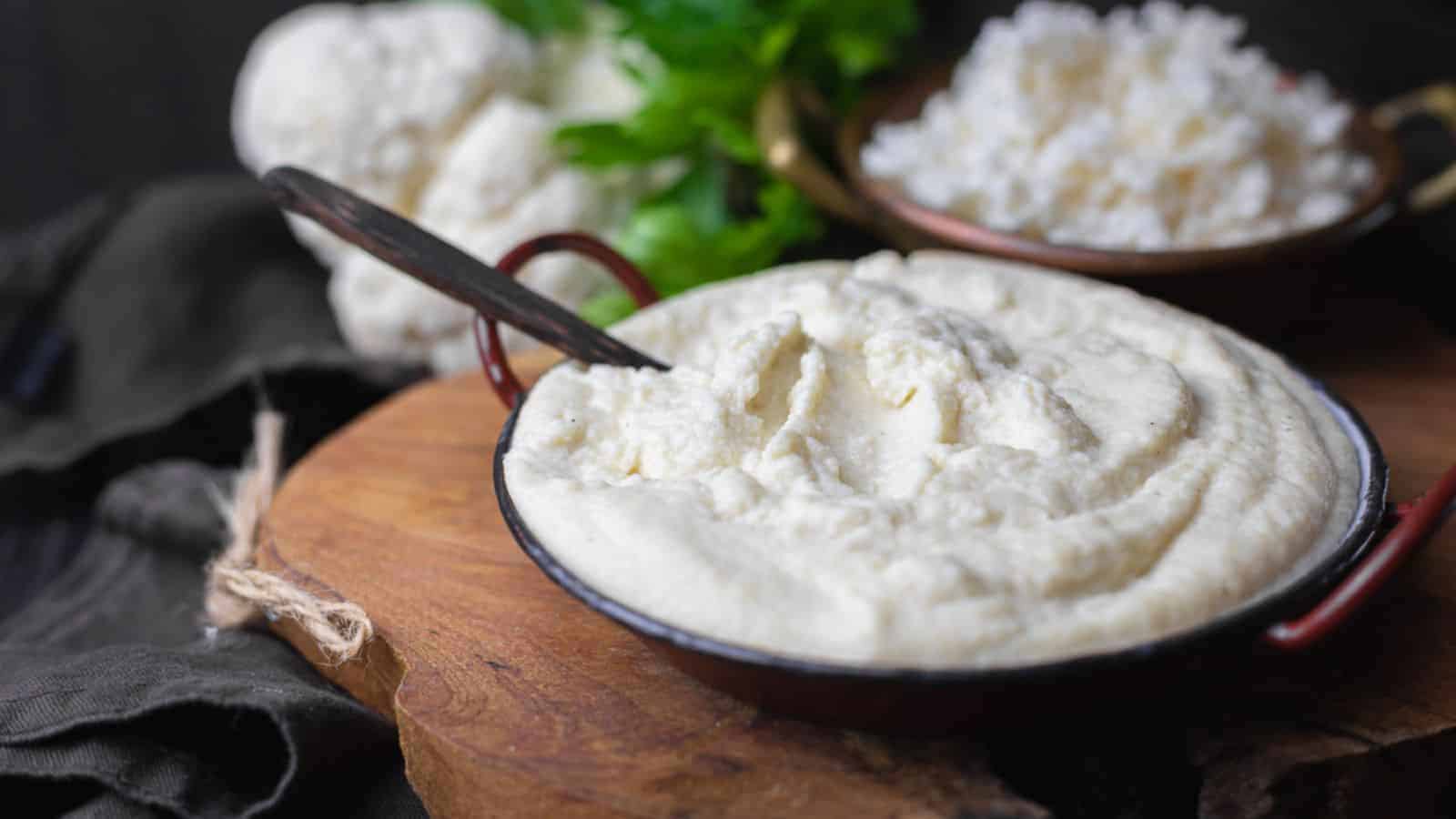 Mashed cauliflower inside a bowl. 