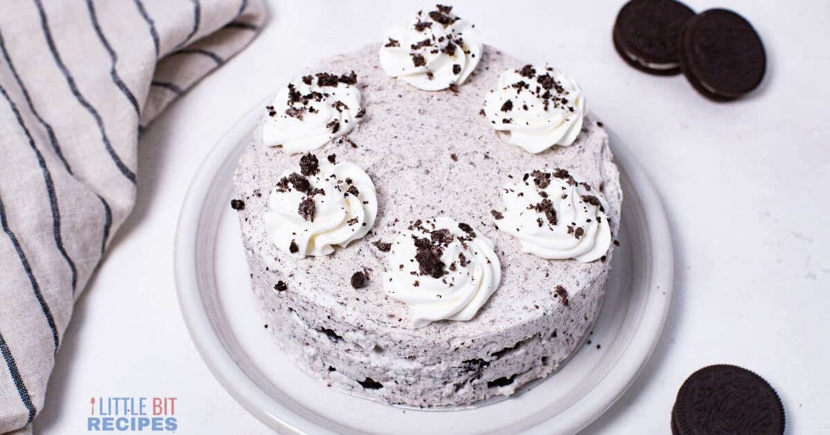 3-Ingredient Oreo Mousse Cake.Photo credit: Little Bit Recipes.