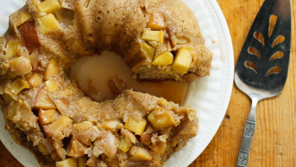 Apple cinnamon bundt cake.