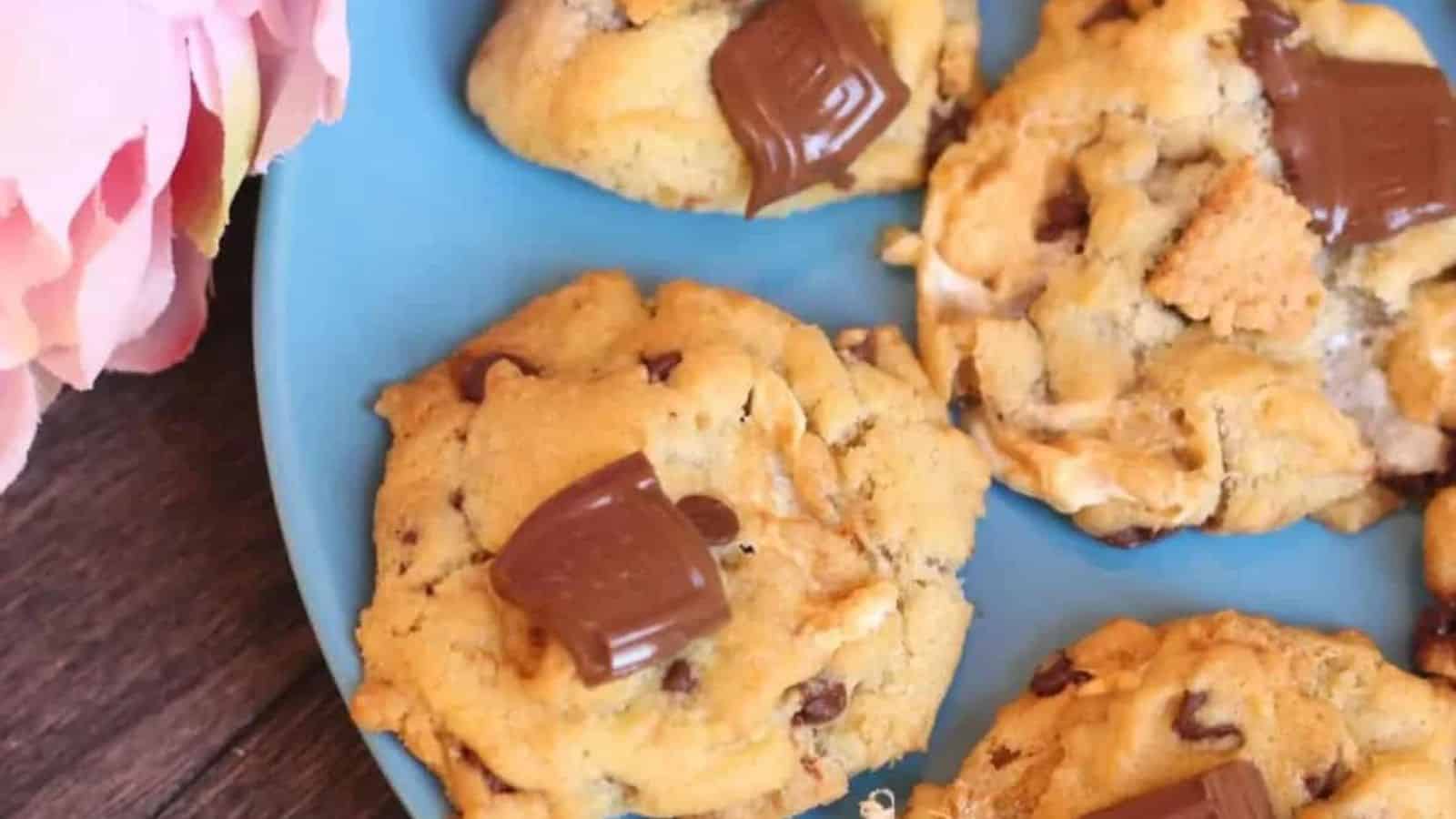 S'mores chocolate chip cookies on a blue plate.