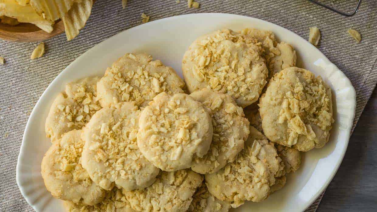 Top view of a plate of potato chips cookies on a beige napkin.